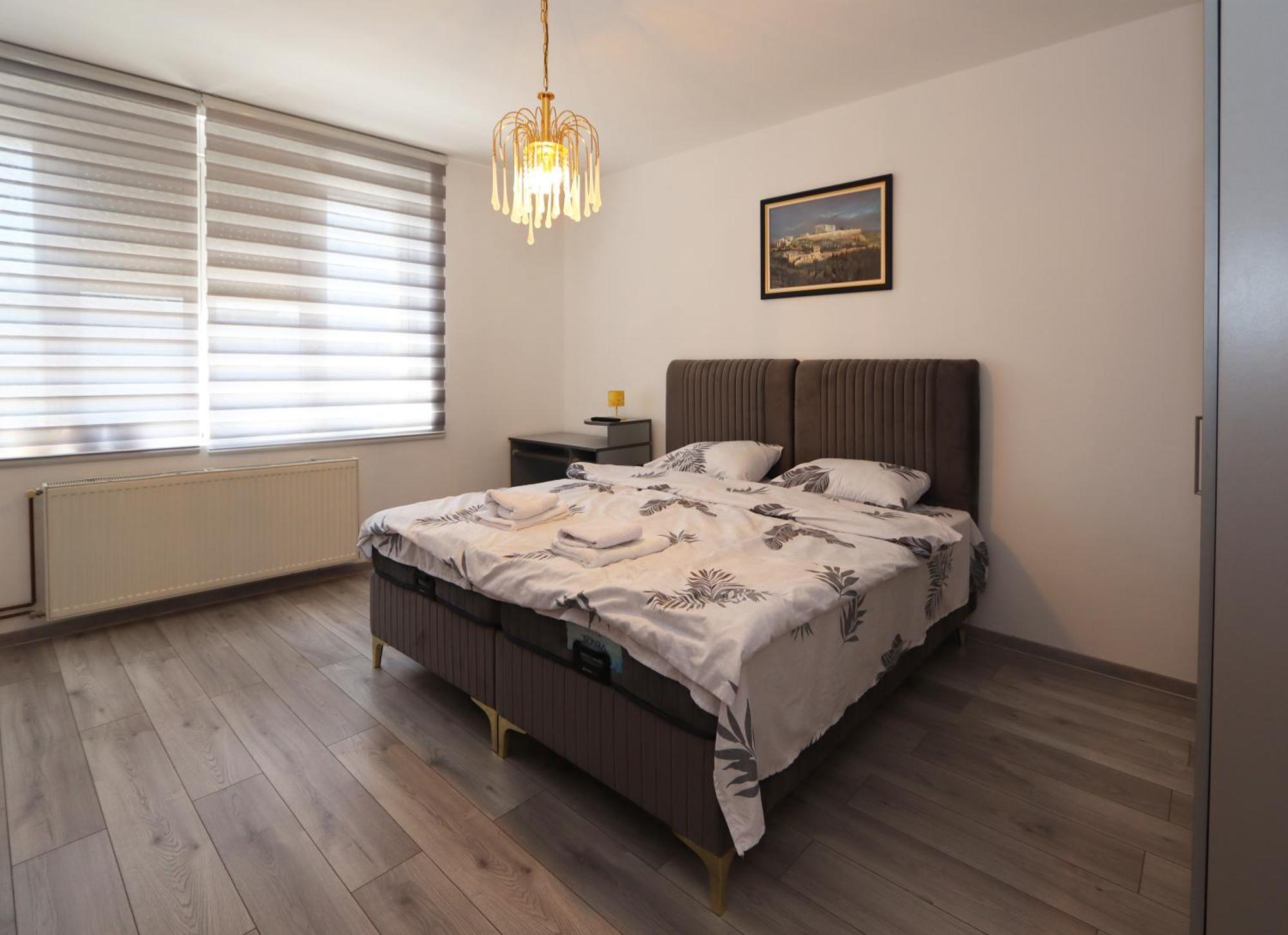 Golden Royal Apartment Kragujevac Bagian luar foto