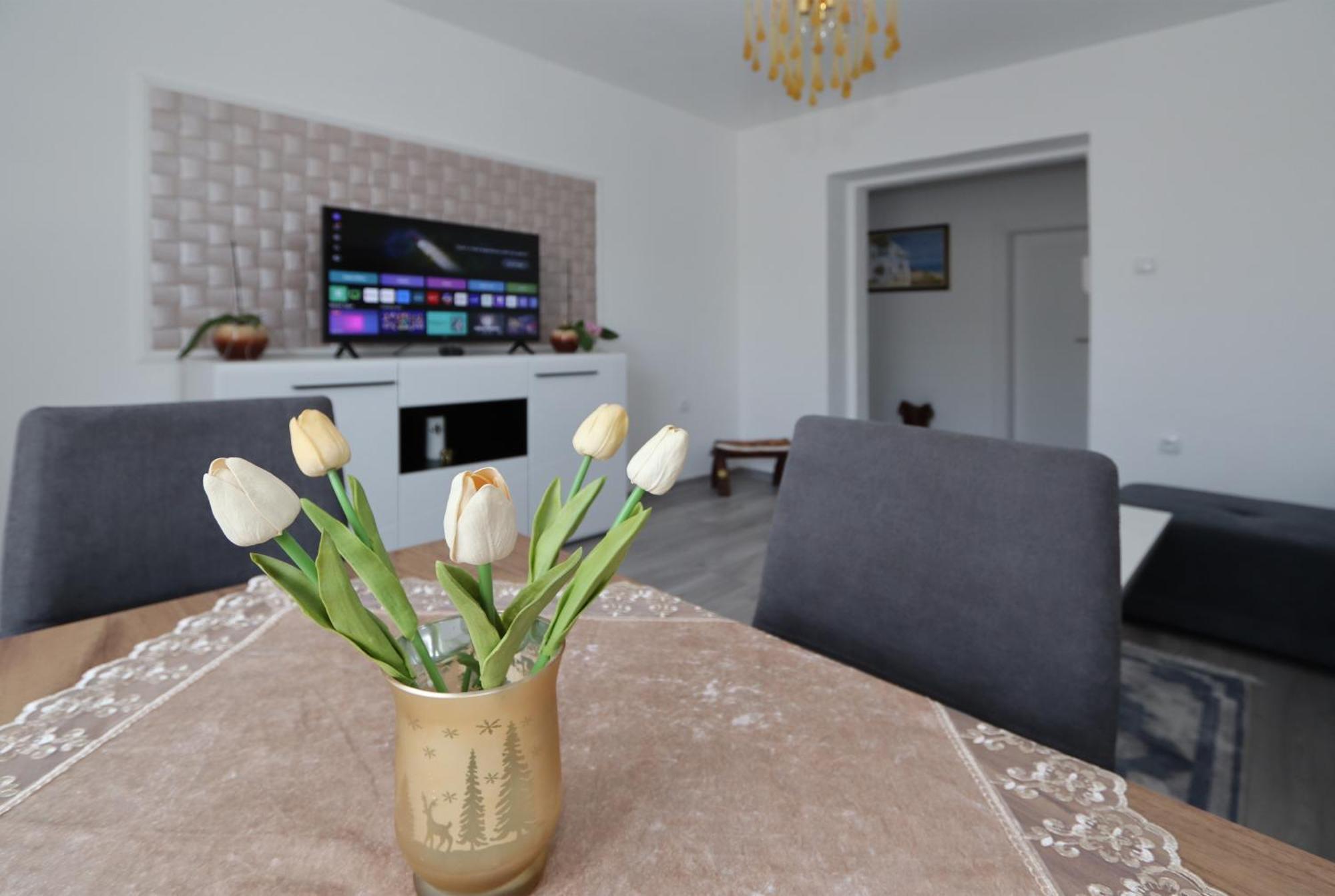 Golden Royal Apartment Kragujevac Bagian luar foto