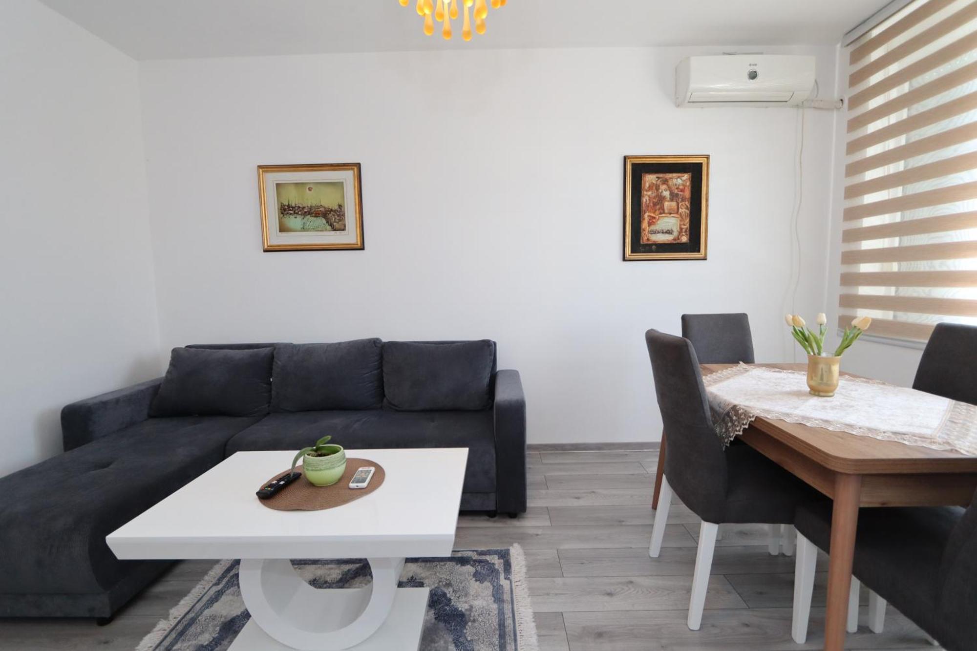 Golden Royal Apartment Kragujevac Bagian luar foto
