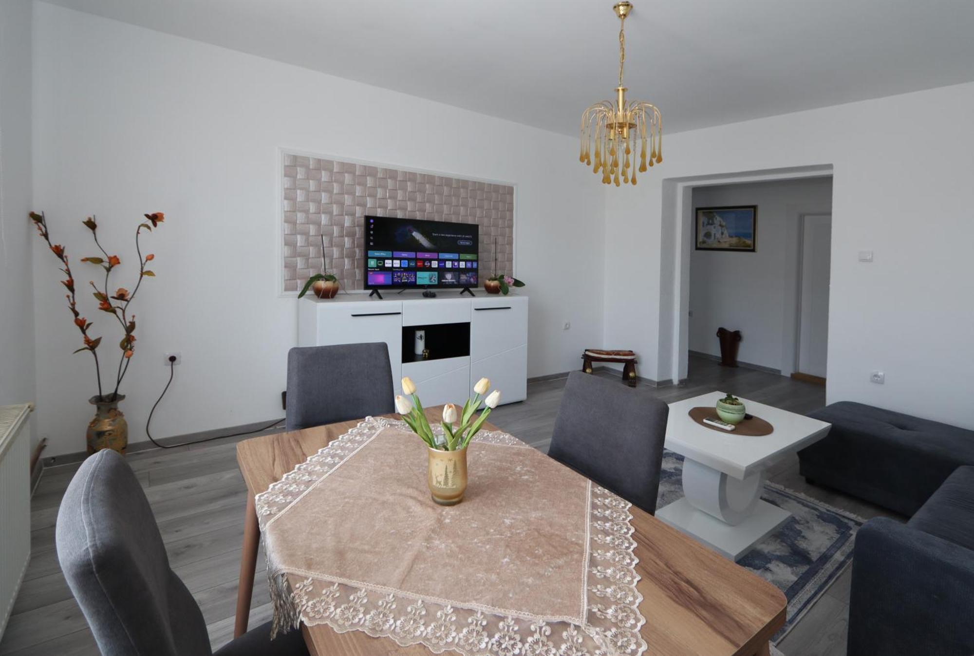 Golden Royal Apartment Kragujevac Bagian luar foto